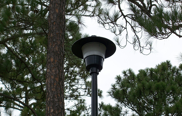 100-watt high pressure sodium post top outdoor light