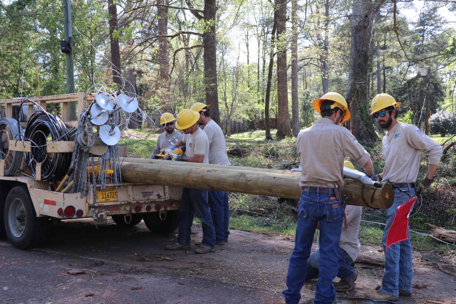 Singing River Electric Sends Linemen To East Mississippi Electric To 